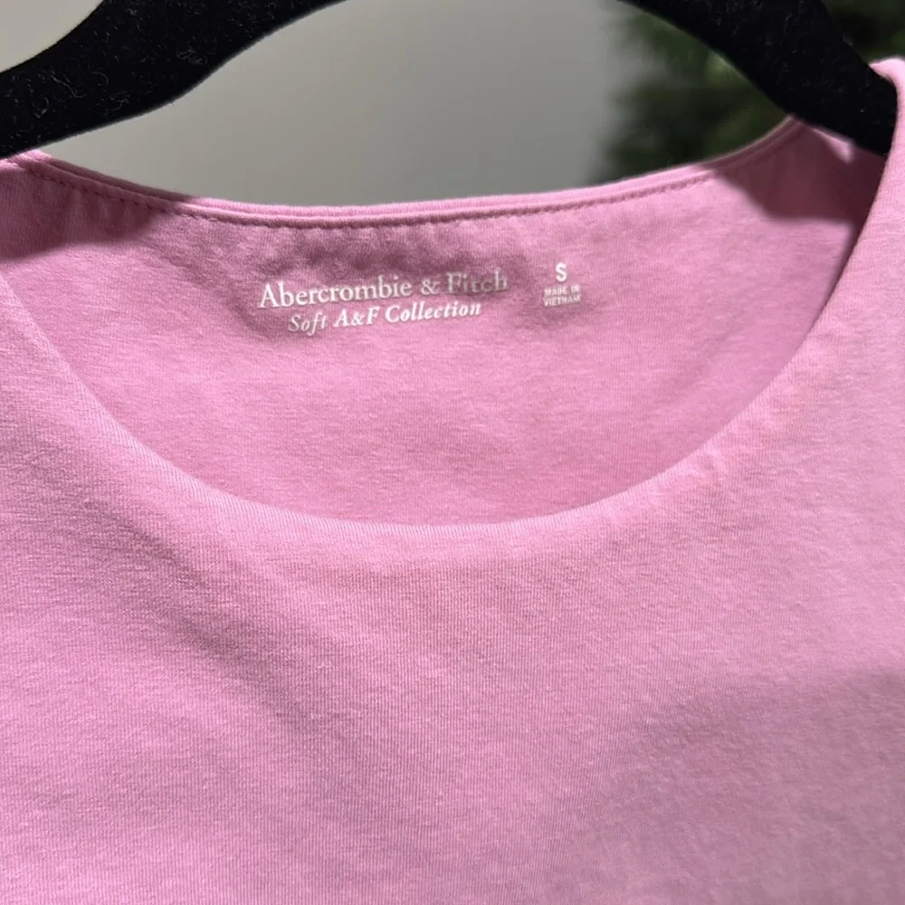 ABERCROMBIE & FITCH pink long sleeve - Picture 2 of 3
